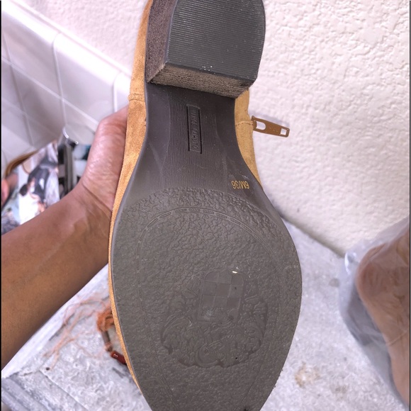 Vince Camuto - Picture 2 of 4